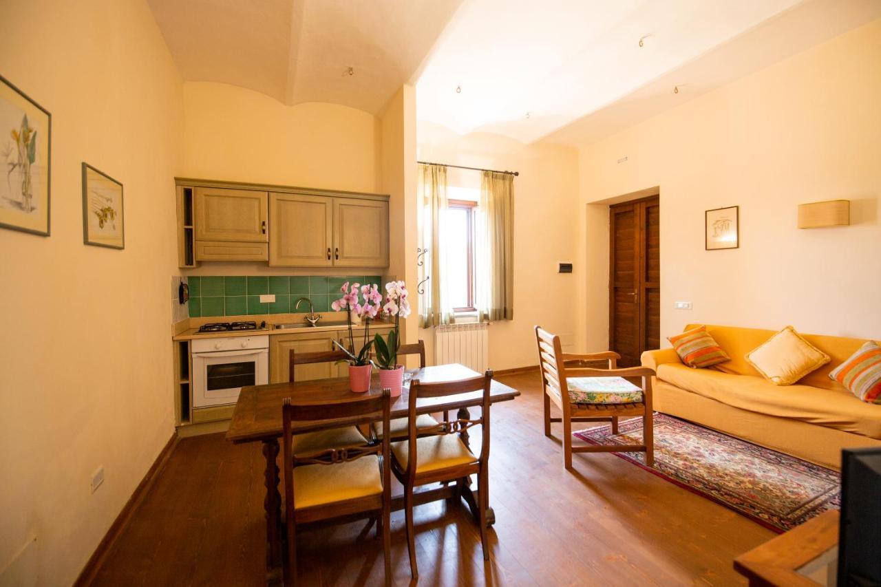 Agriturismo Lago Di Mezzano Valentano Bagian luar foto
