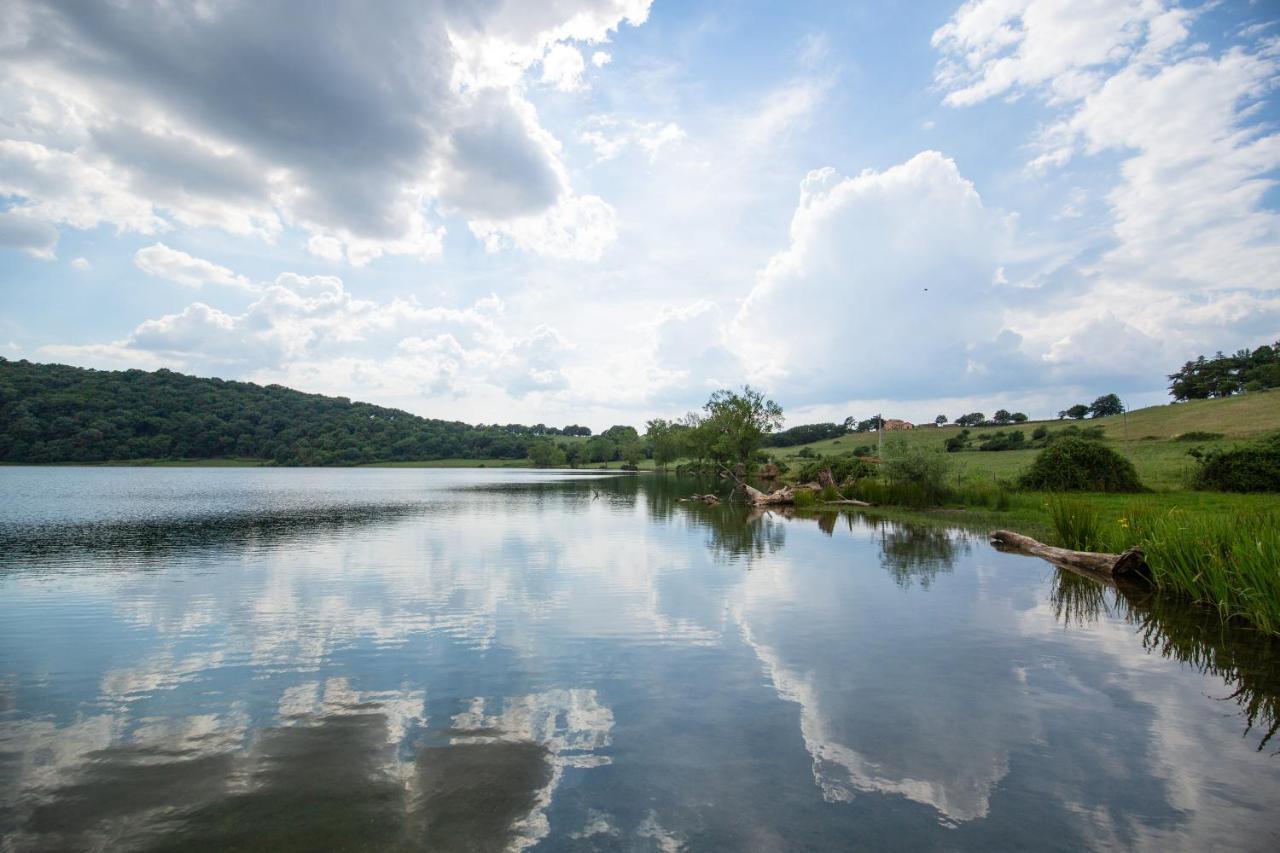 Agriturismo Lago Di Mezzano Valentano Bagian luar foto