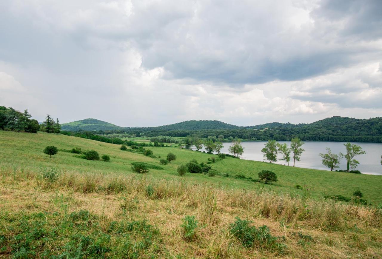 Agriturismo Lago Di Mezzano Valentano Bagian luar foto